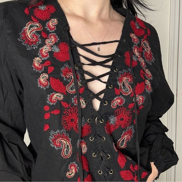 Da-Nang Black and Floral Lace-Up Blouse Medium - Picture 2 of 6